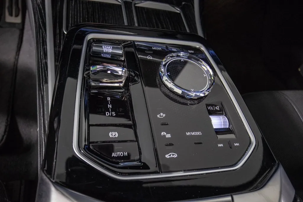 2023 Bmw 740i photo 18