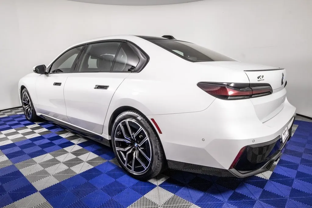 2023 Bmw 740i photo 3