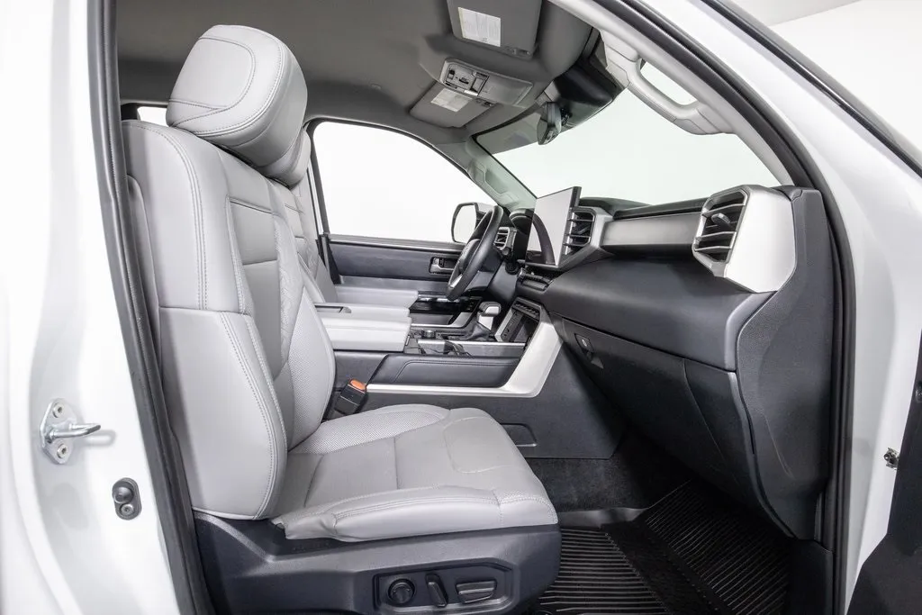 2022 Toyota Tundra Limited photo 4