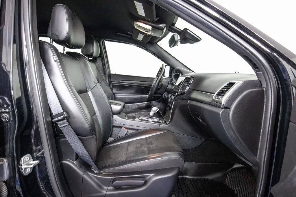 2021 Jeep Grand Cherokee Laredo X photo 4