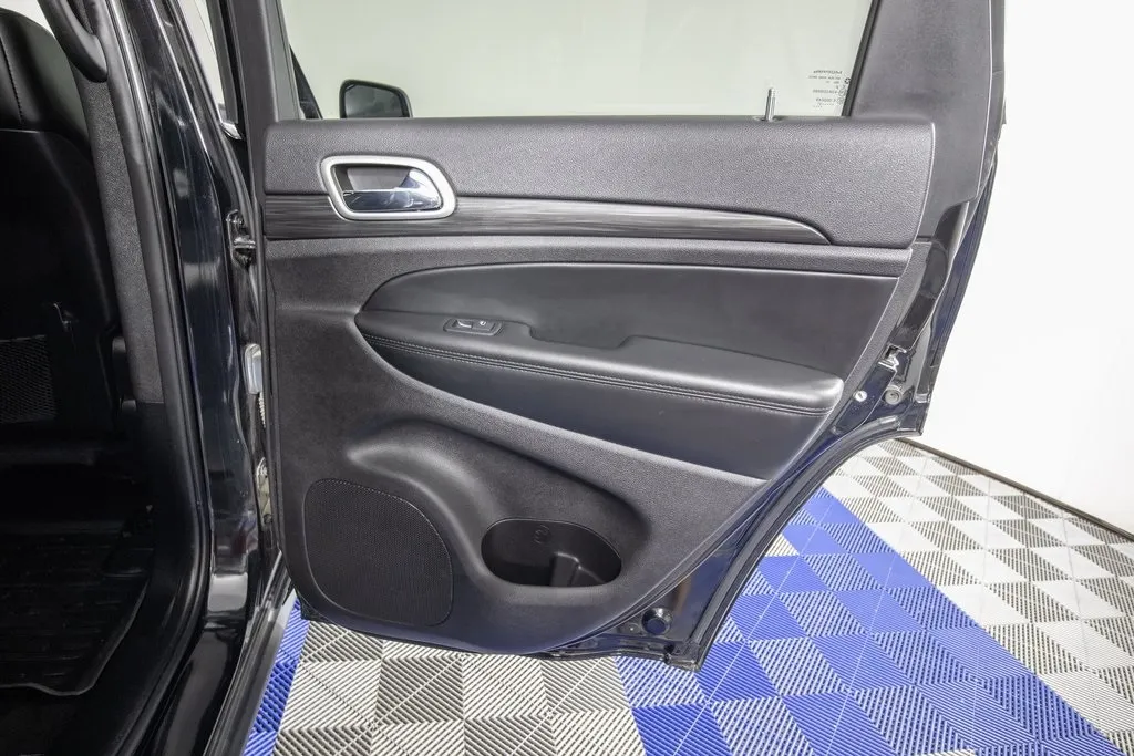 2021 Jeep Grand Cherokee Laredo X photo 6