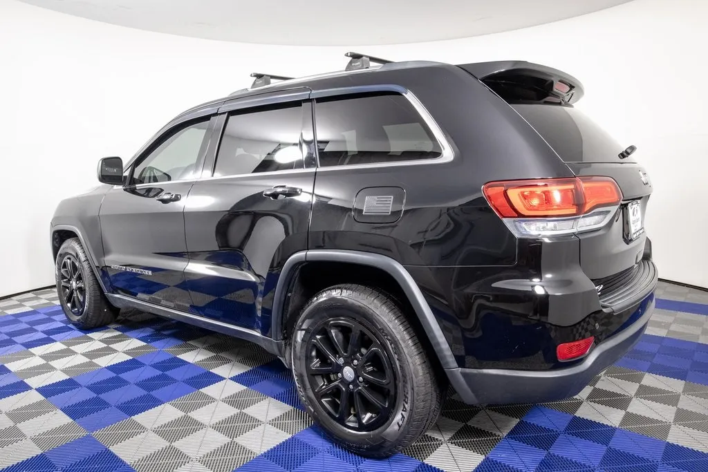 2021 Jeep Grand Cherokee Laredo X photo 3