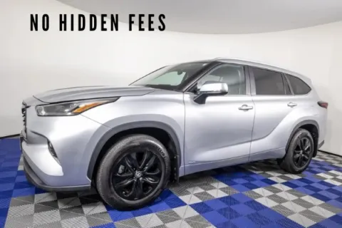 Silver 2024 Toyota Highlander Hybrid XLE for sale in Austin, TX