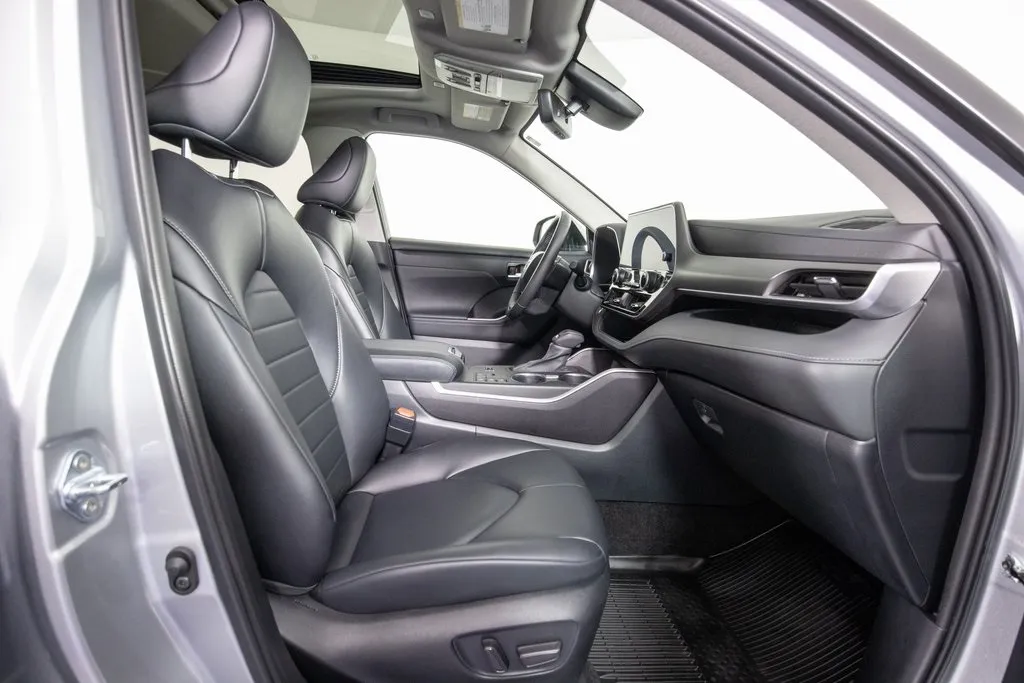 2024 Toyota Highlander Hybrid XLE photo 4