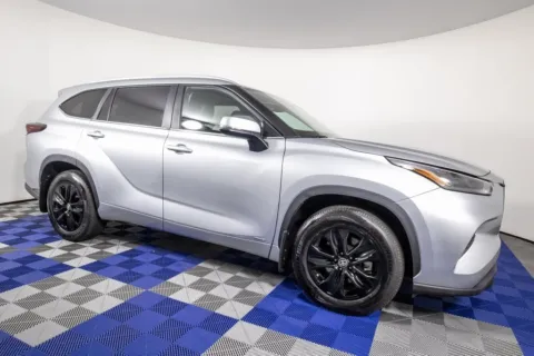 Another view of 2024 Toyota Highlander Hybrid XLE for sale in Austin, TX at Apple Sport Imports