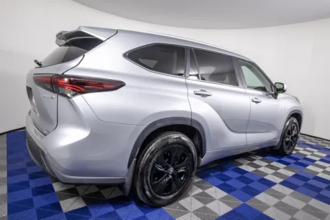 More photos of 2024 Toyota Highlander Hybrid XLE at Apple Sport Imports, TX
