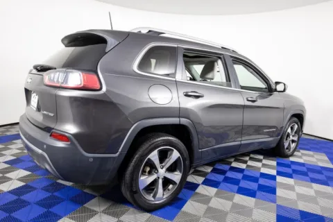 More photos of 2019 Jeep Cherokee Limited at Apple Sport Imports, TX