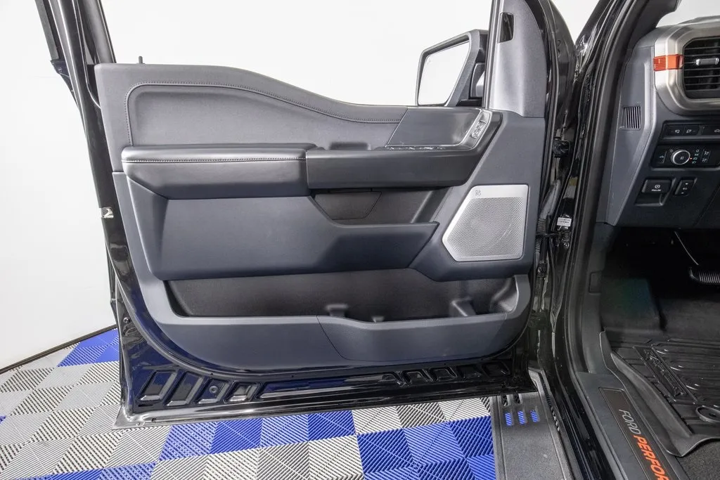 2022 Ford F-150 Raptor photo 24