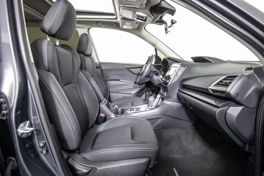 2023 Subaru Forester Premium photo 3