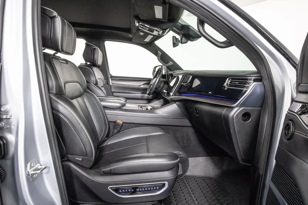 2022 Jeep Grand Wagoneer II photo 4