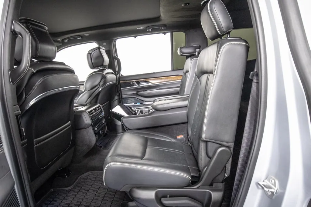 2022 Jeep Grand Wagoneer II photo 14