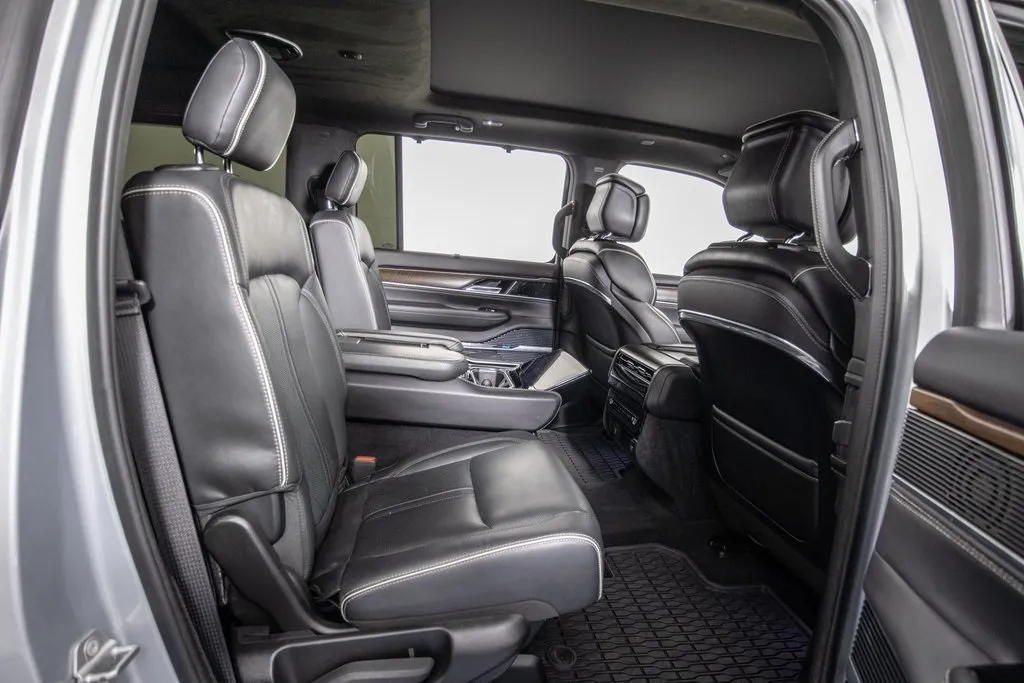 2022 Jeep Grand Wagoneer II photo 21