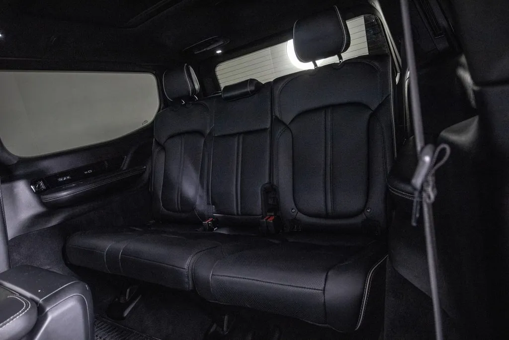 2022 Jeep Grand Wagoneer II photo 5