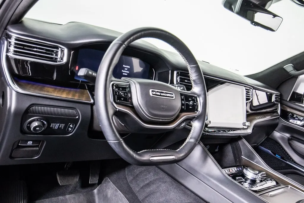 2022 Jeep Grand Wagoneer II photo 7