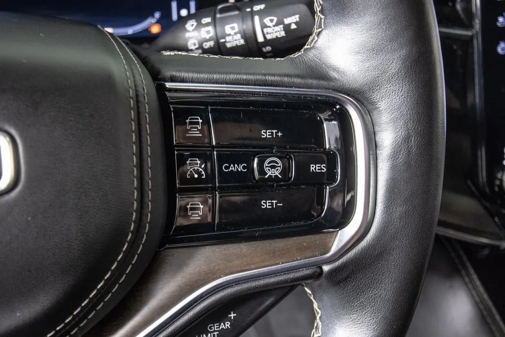 2022 Jeep Grand Wagoneer II photo 17