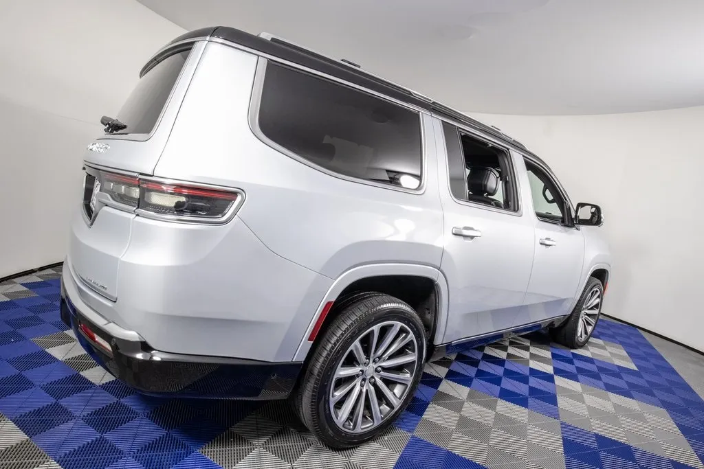 2022 Jeep Grand Wagoneer II photo 12