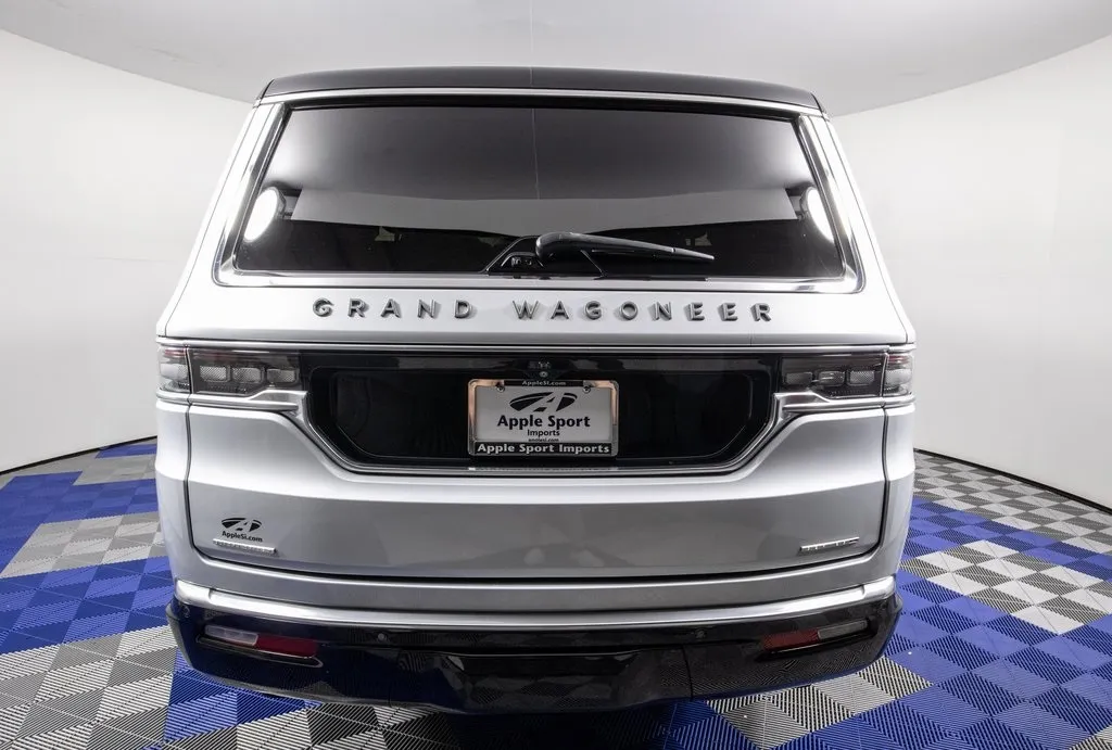 2022 Jeep Grand Wagoneer II photo 19