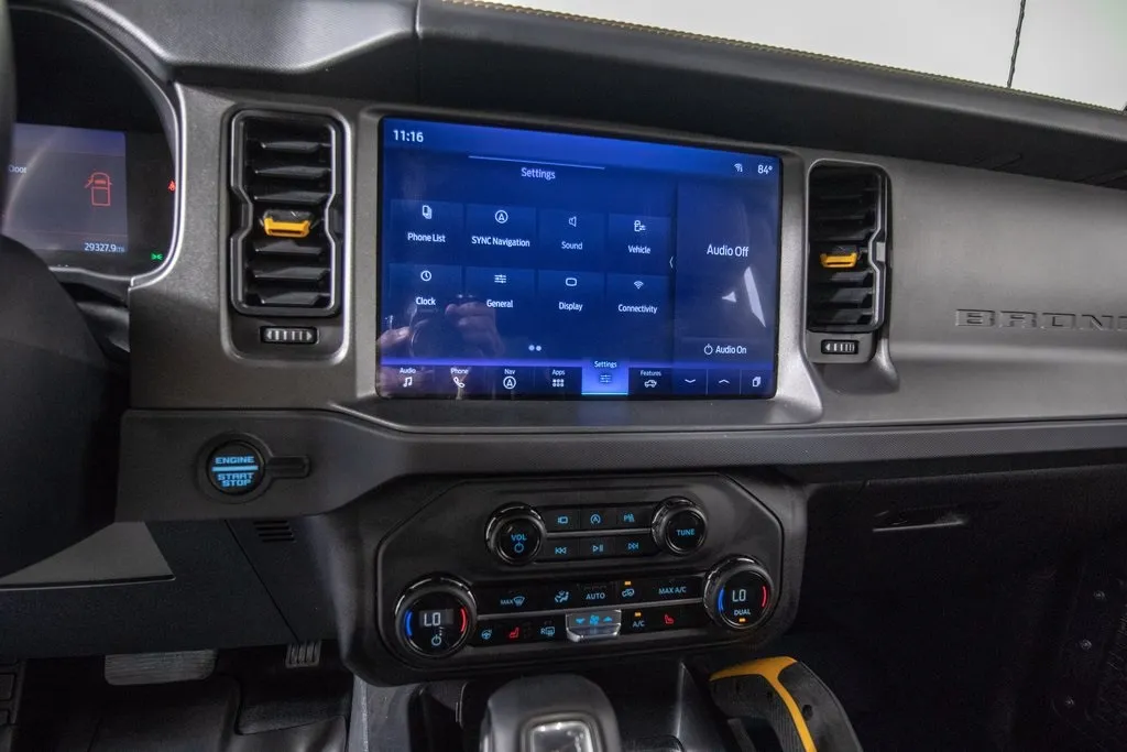 2024 Ford Bronco Badlands photo 25