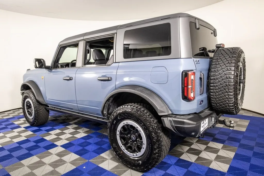 2024 Ford Bronco Badlands photo 12