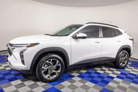White 2025 Chevrolet Trax LT for sale in Austin, TX
