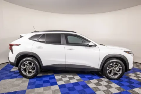 More photos of 2025 Chevrolet Trax LT at Apple Sport Imports, TX
