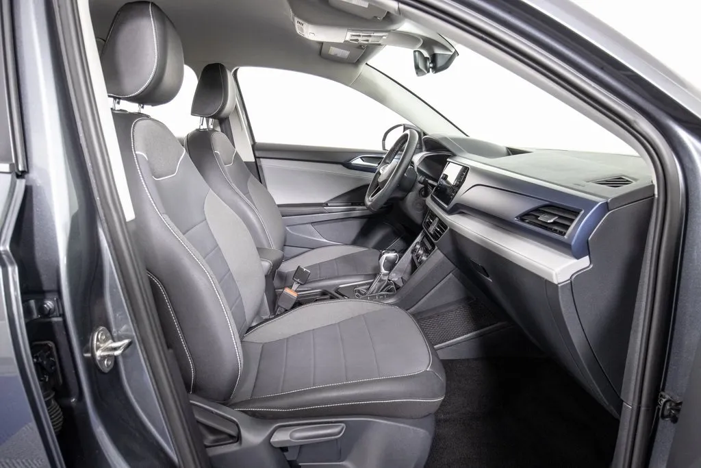 2024 Volkswagen Taos SE photo 4