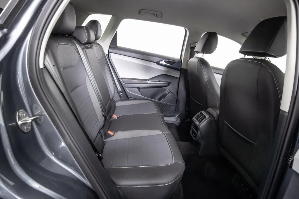 2024 Volkswagen Taos SE photo 19