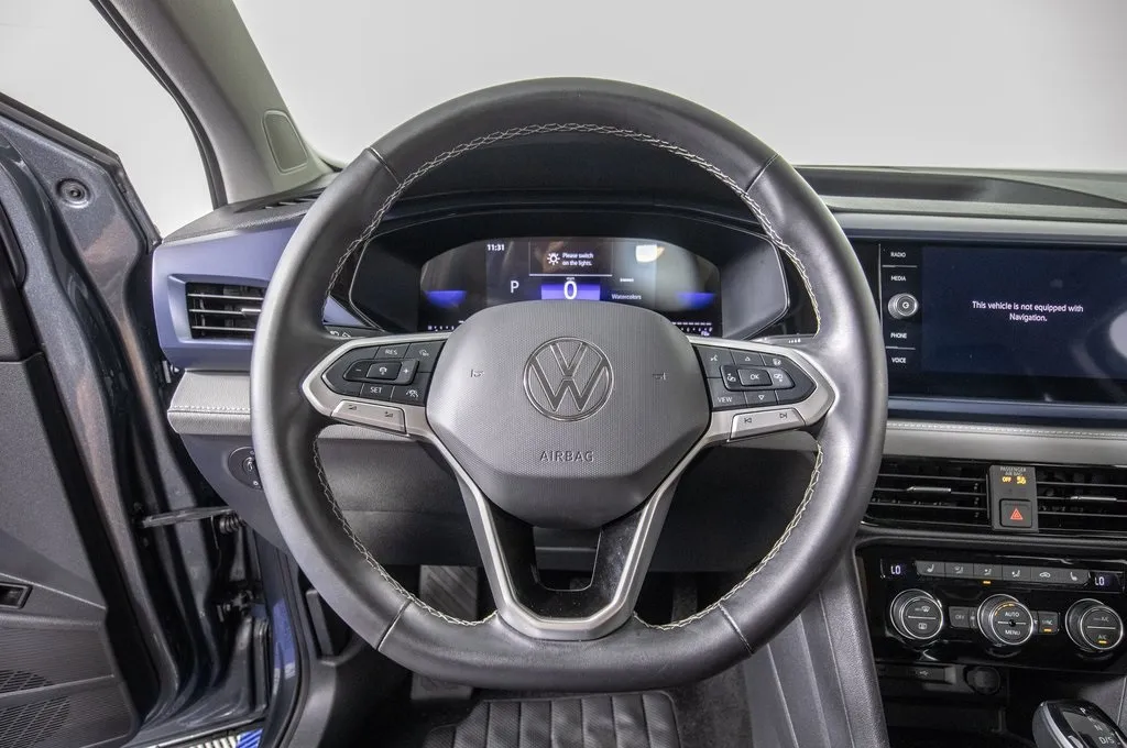 2024 Volkswagen Taos SE photo 6