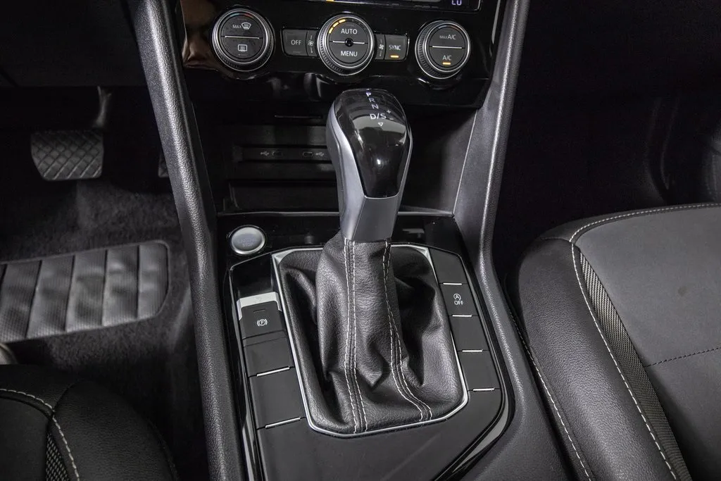 2024 Volkswagen Taos SE photo 7