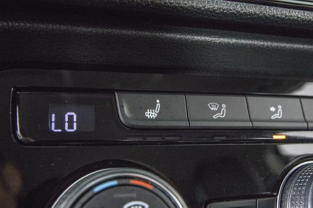 2024 Volkswagen Taos SE photo 22