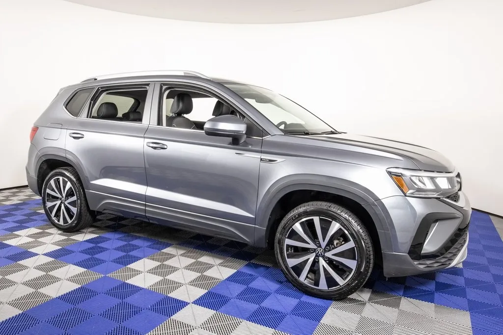 2024 Volkswagen Taos SE photo 16