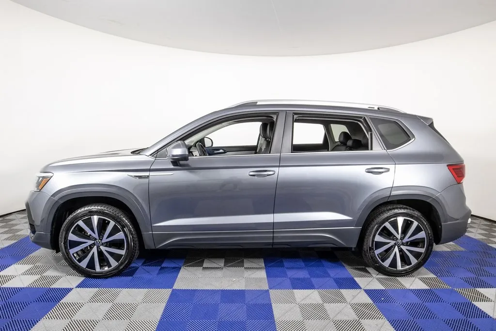 2024 Volkswagen Taos SE photo 10