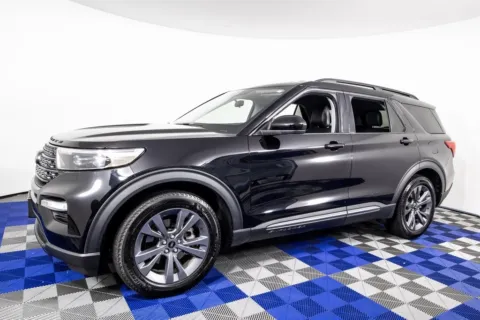 Black 2023 Ford Explorer XLT for sale in Austin, TX