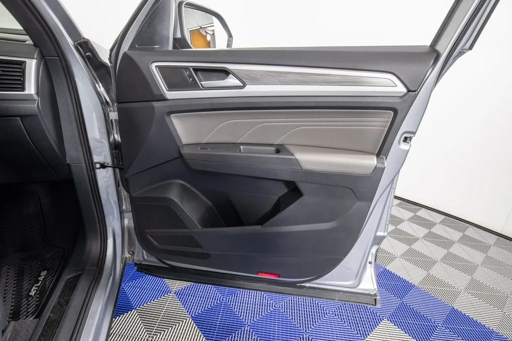 2023 Volkswagen Atlas Cross Sport V6 SE Technology photo 4