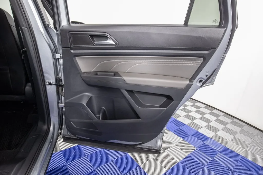 2023 Volkswagen Atlas Cross Sport V6 SE Technology photo 12