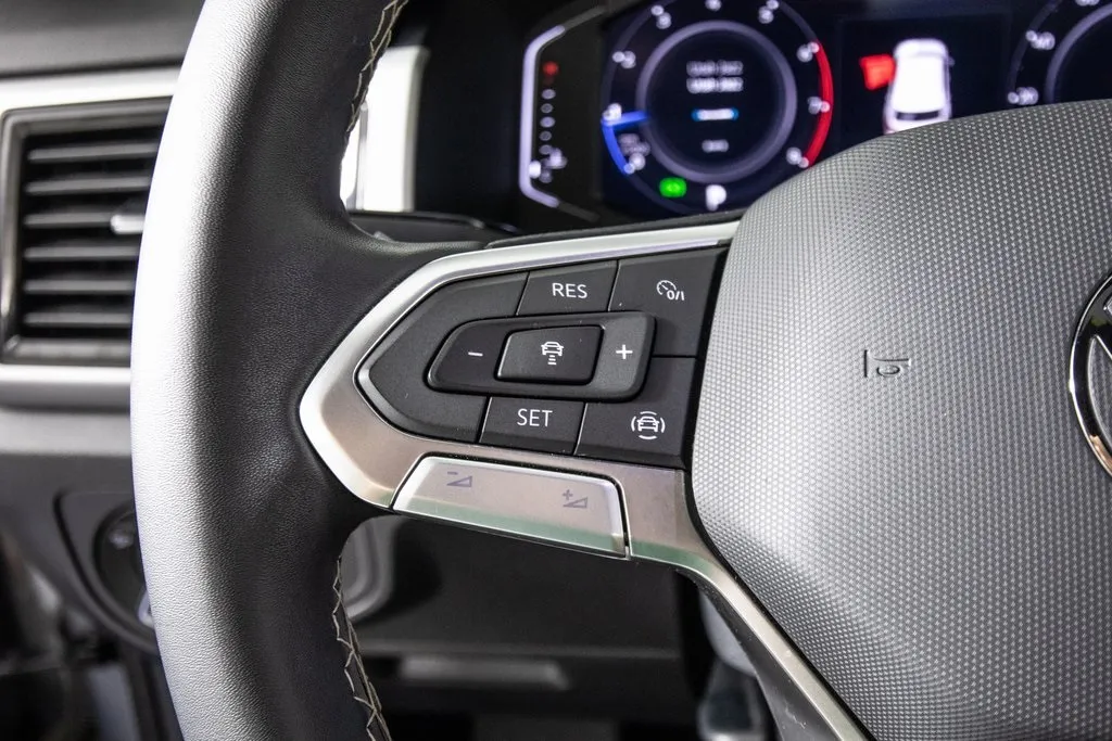 2023 Volkswagen Atlas Cross Sport V6 SE Technology photo 13