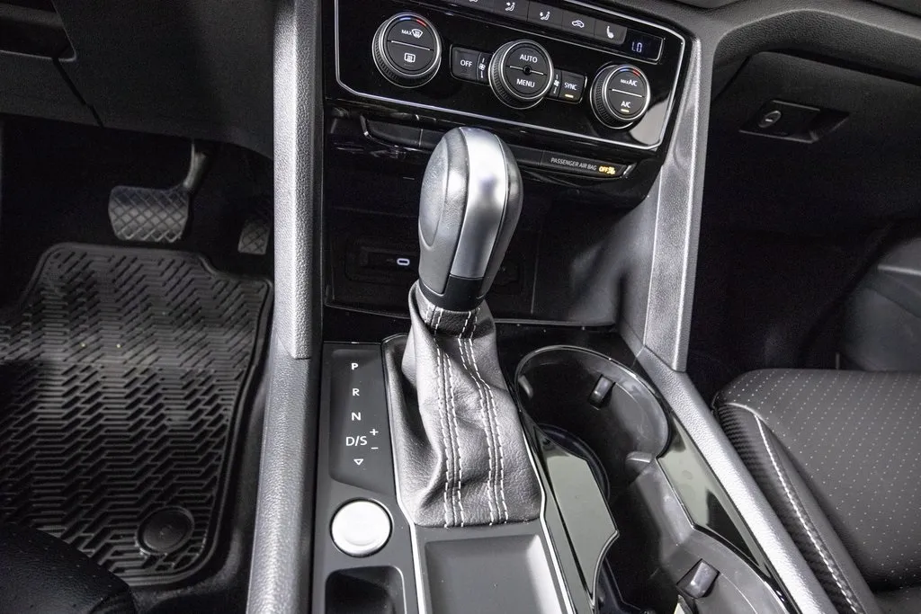 2023 Volkswagen Atlas Cross Sport V6 SE Technology photo 22