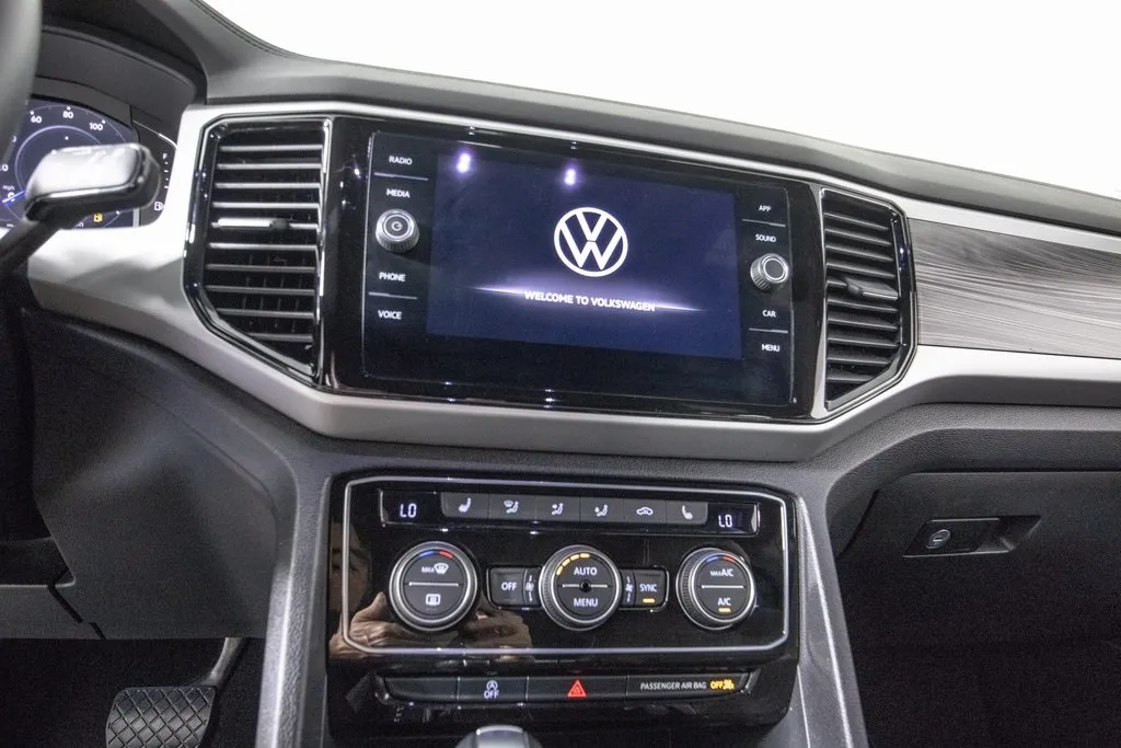 2023 Volkswagen Atlas Cross Sport V6 SE Technology photo 7
