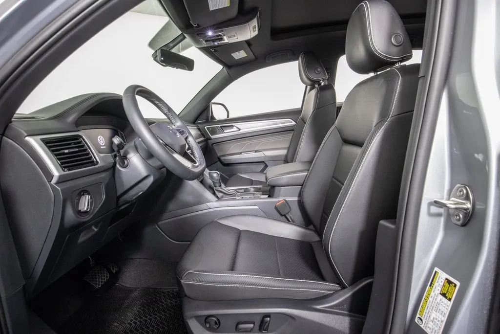 2023 Volkswagen Atlas Cross Sport V6 SE Technology photo 17