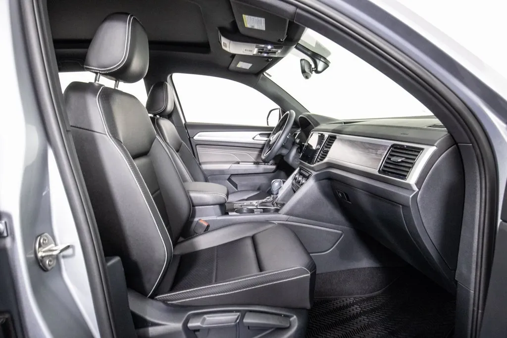 2023 Volkswagen Atlas Cross Sport V6 SE Technology photo 10