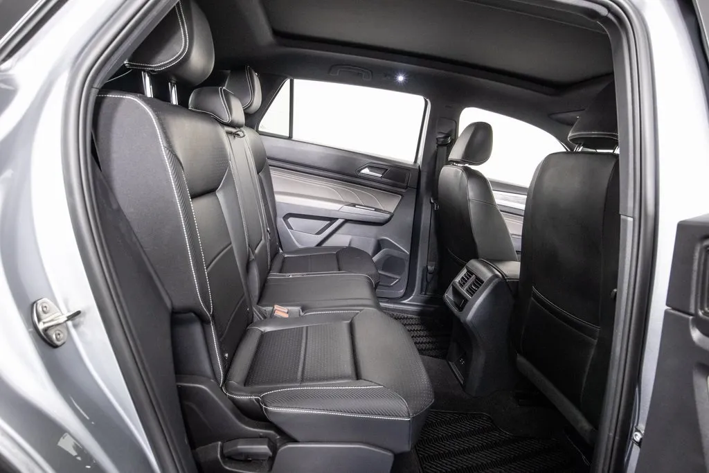 2023 Volkswagen Atlas Cross Sport V6 SE Technology photo 18
