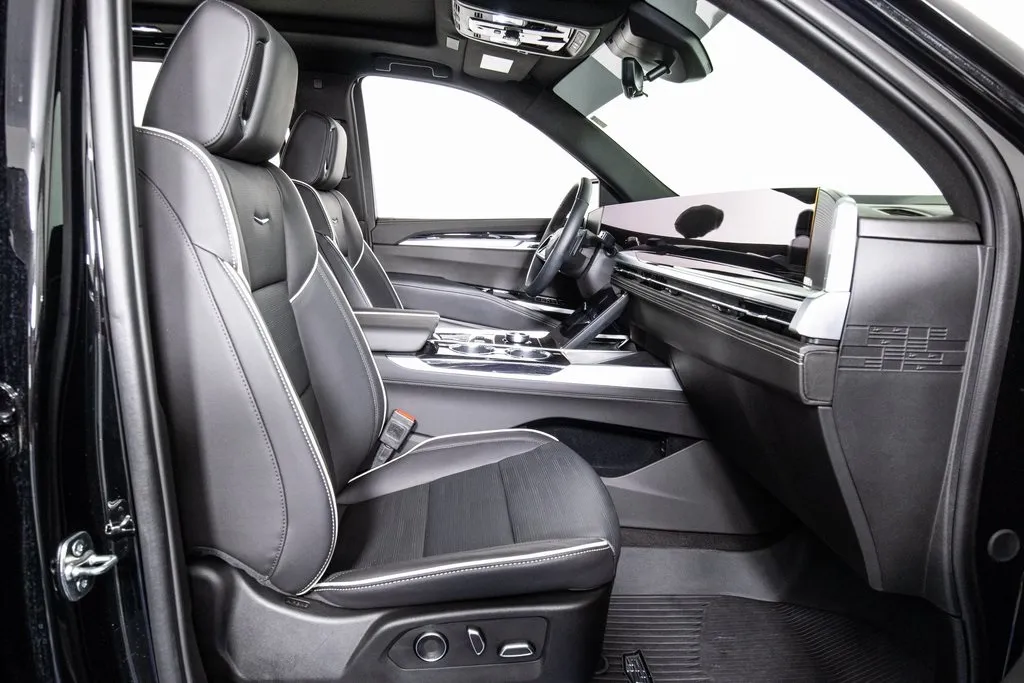 2025 Cadillac Escalade Sport photo 2