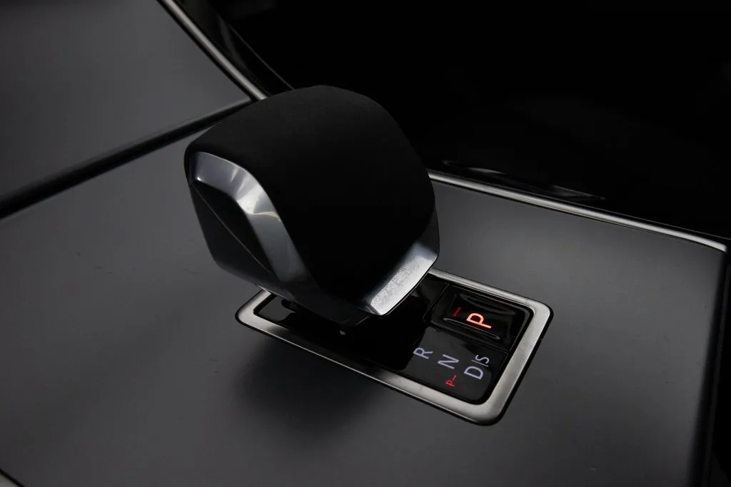2024 Land Rover Range Rover Velar S photo 18