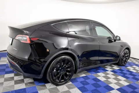 More photos of 2022 Tesla Model Y Long Range at Apple Sport Imports, TX