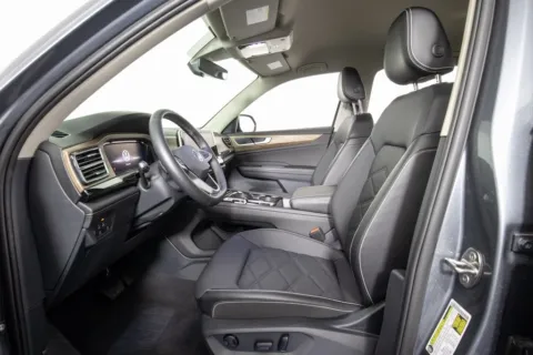 More photos of 2025 Volkswagen Atlas 2.0T SE w/Technology at Apple Sport Imports, TX