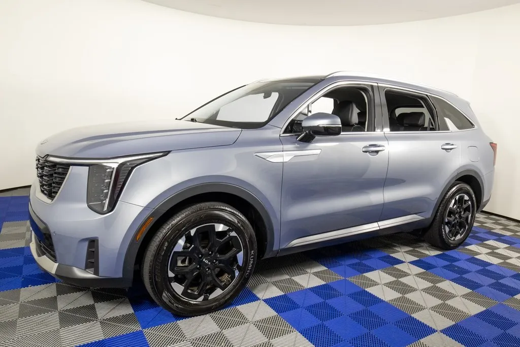 Silver 2024 Kia Sorento S for sale in Austin, TX