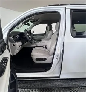 More photos of 2024 Jeep Wagoneer Series III at Apple Sport Imports, TX