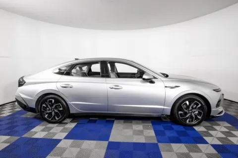 More photos of 2024 Hyundai Sonata SEL at Apple Sport Imports, TX