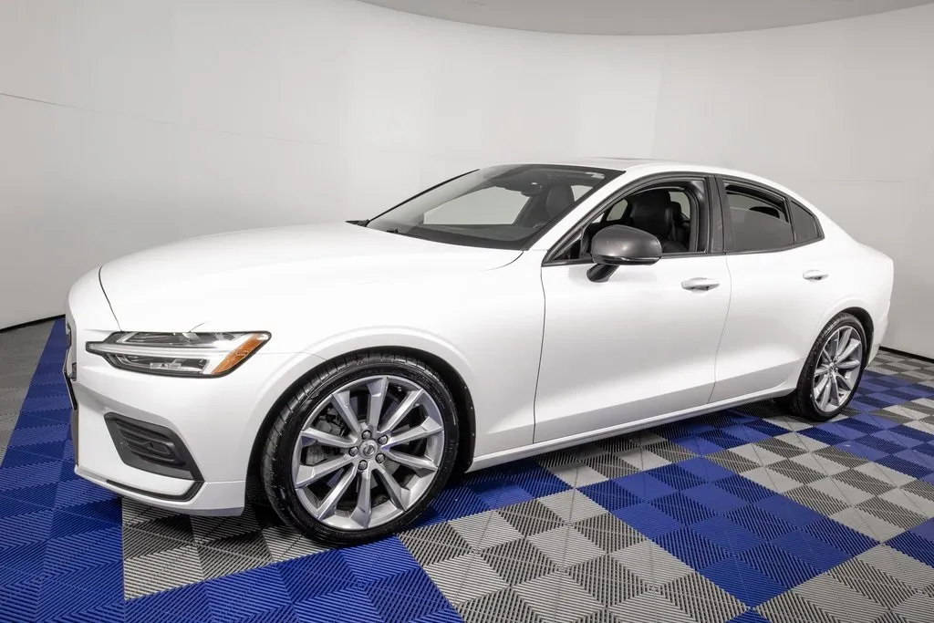 White 2019 Volvo S60 T6 Momentum for sale in Austin, TX