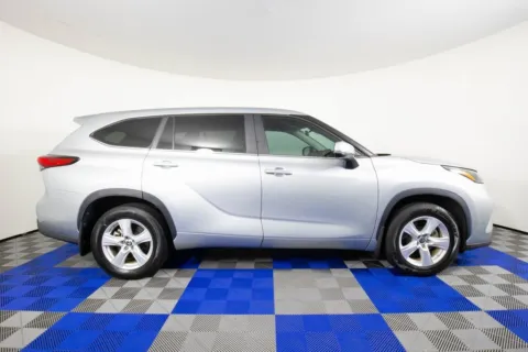 More photos of 2023 Toyota Highlander Hybrid LE at Apple Sport Imports, TX